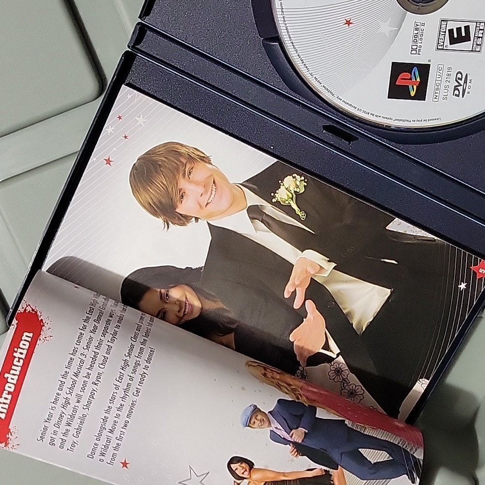 High School Musical 3: Senior Year Dance Bundle (Sony PlayStation 2, 2008) - Picture 10 of 12